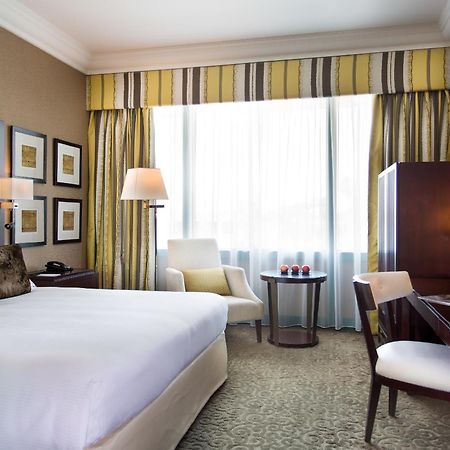 ホテル Moevenpick Grand Al Bustan ドバイ エクステリア 写真