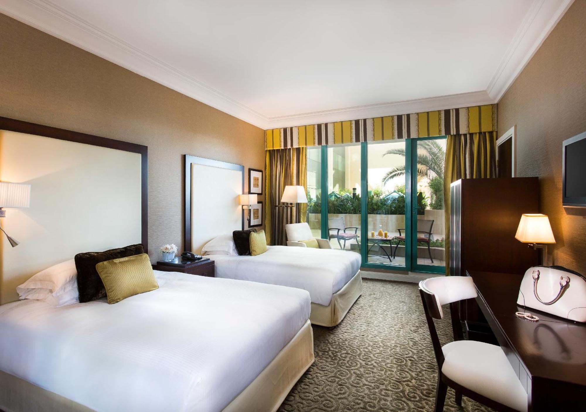 ホテル Moevenpick Grand Al Bustan ドバイ エクステリア 写真