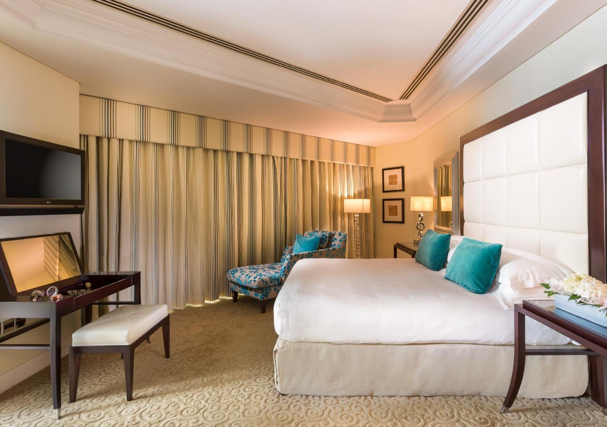 ホテル Moevenpick Grand Al Bustan ドバイ エクステリア 写真